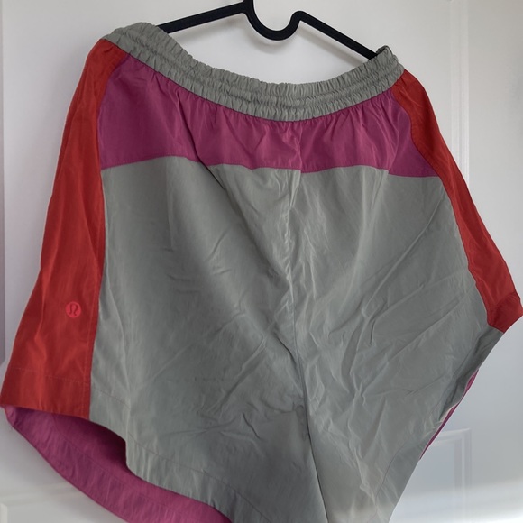 Lululemon Evergreen HR Shorts 4.5” - Picture 6 of 6